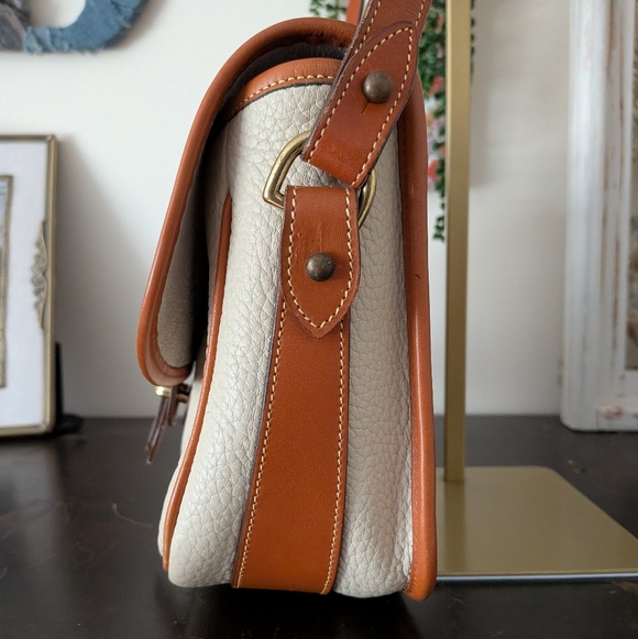 Dooney & Bourke Vintage AWL Bone & British Tan Cavalry Body Bag - Made in USA - Picture 5 of 16